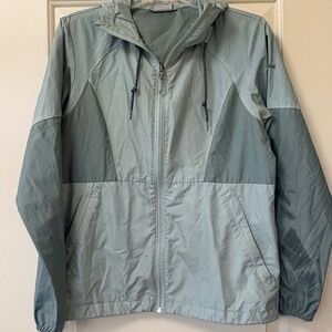 Columbia Women's Two-Tone Lightweight Shell Jacket, Mint Color, Size Small